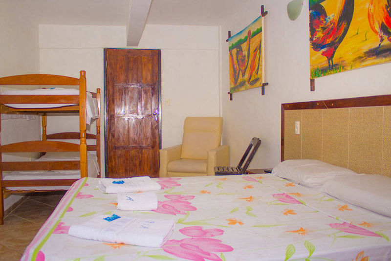 Quarto triplo com vista jardim