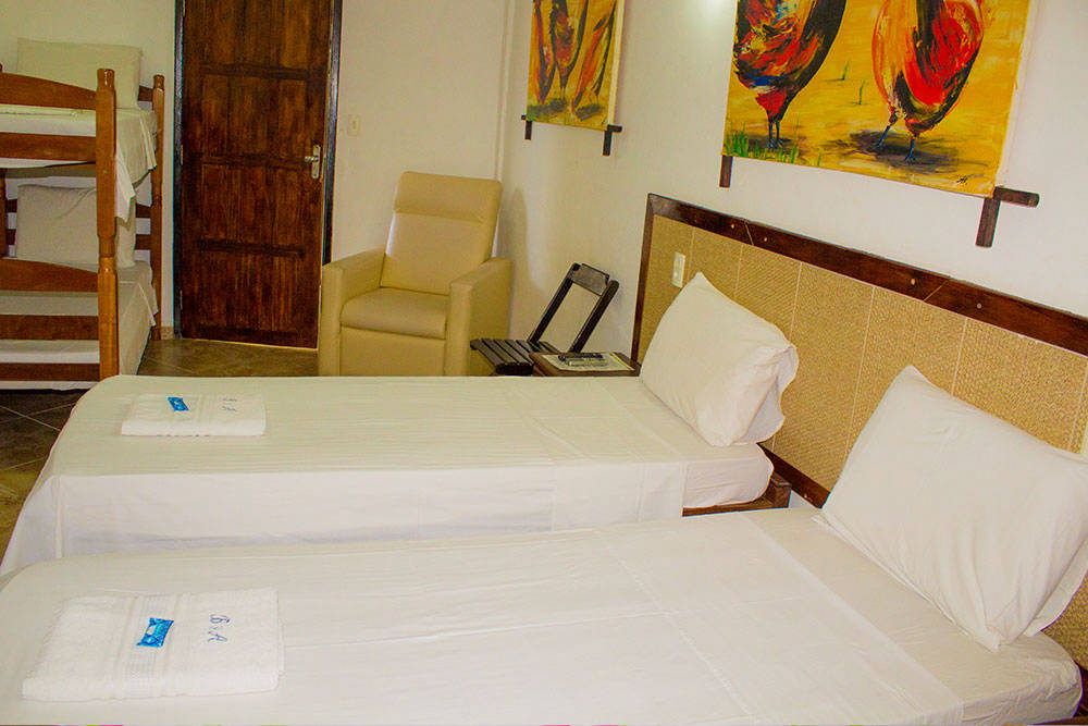 Quarto triplo com vista jardim