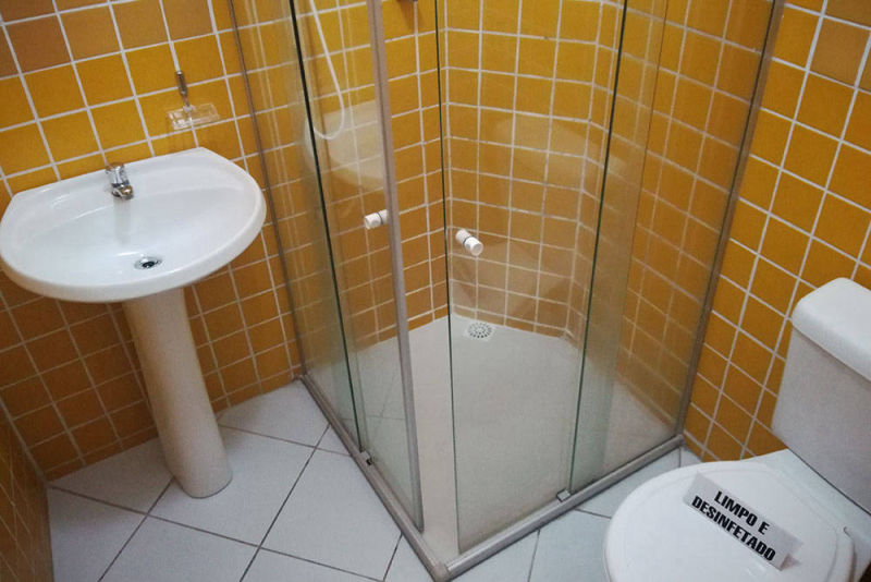 Quarto triplo com vista mar